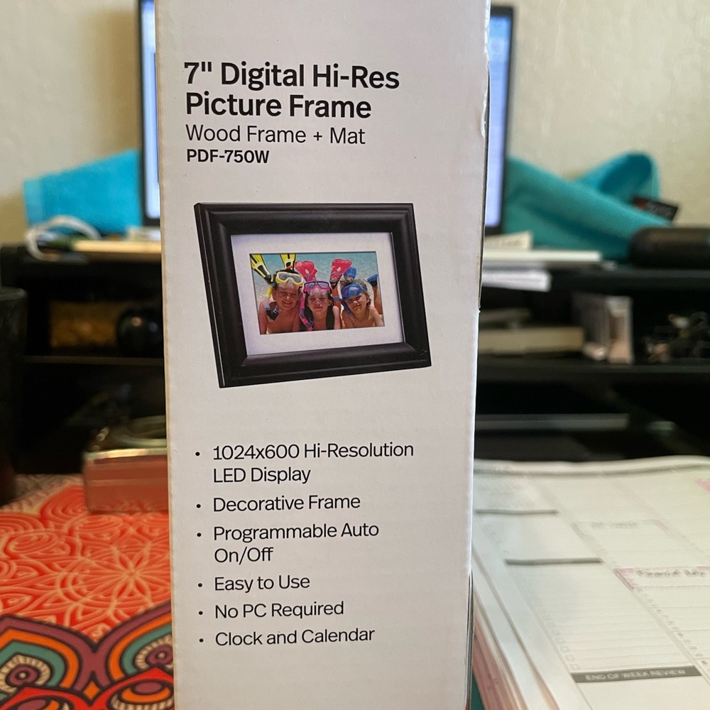 Digital photo, Picture frame, photos, memories, wood frame.